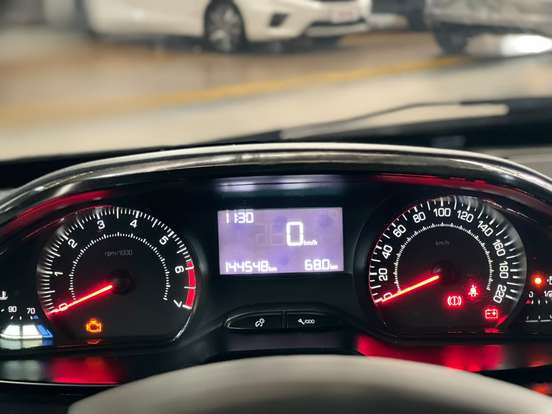 PEUGEOT-208-2017