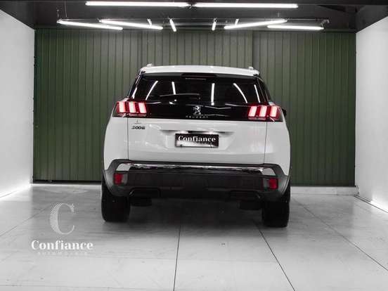 PEUGEOT-3008-2018