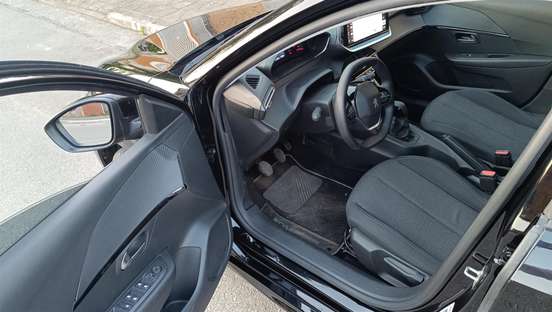 PEUGEOT-208-2022