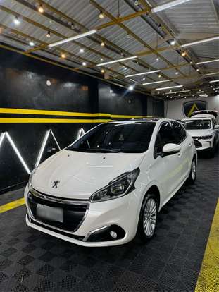 PEUGEOT-208-2017