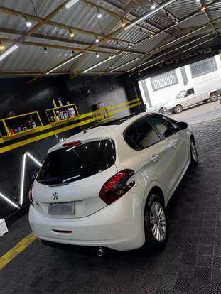 PEUGEOT-208-2017