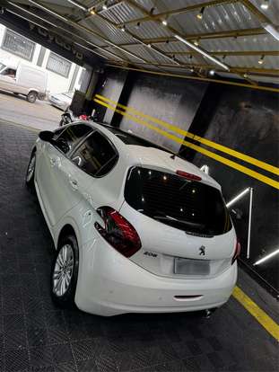 PEUGEOT-208-2017