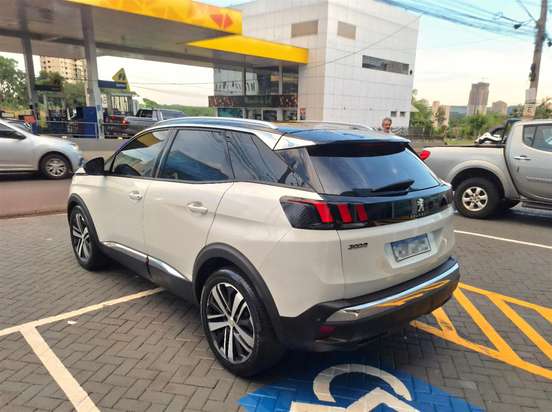 PEUGEOT-3008-2018