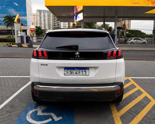 PEUGEOT-3008-2018