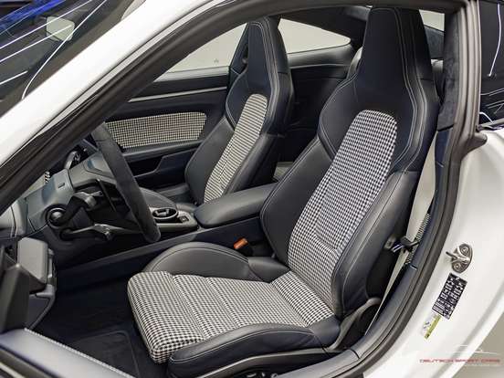 PORSCHE-911-2025