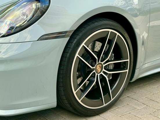 PORSCHE-911-2025