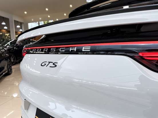 PORSCHE-CAYENNE-2019