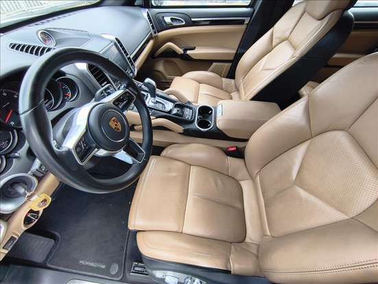 PORSCHE-CAYENNE-2017