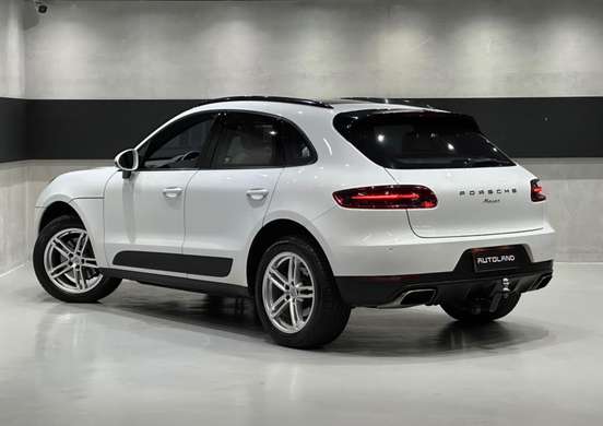 PORSCHE-MACAN-2017