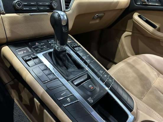 PORSCHE-MACAN-2017