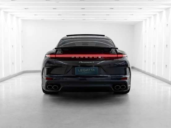 PORSCHE-PANAMERA-2025