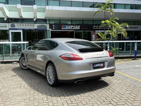 PORSCHE-PANAMERA-2011