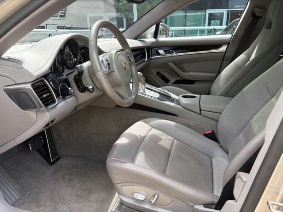 PORSCHE-PANAMERA-2011