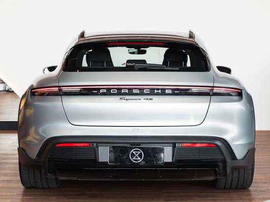 PORSCHE-TAYCAN-2023