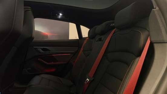 PORSCHE-TAYCAN-2025