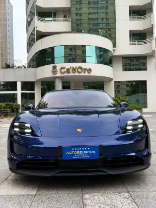 PORSCHE-TAYCAN-2023