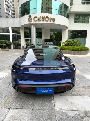 PORSCHE-TAYCAN-2023