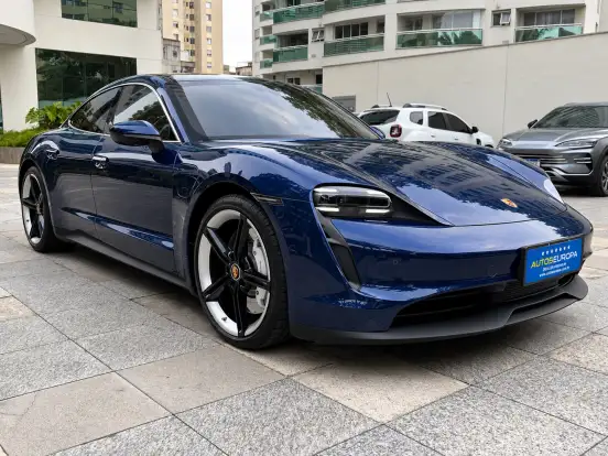 PORSCHE-TAYCAN-2023