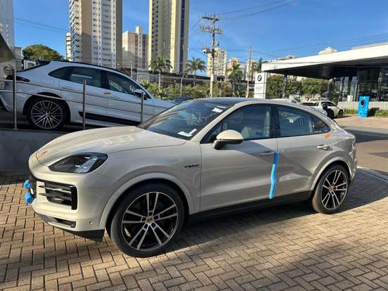 PORSCHE-CAYENNE-2025