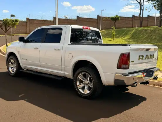 RAM-1500-5.7 V8 GASOLINA LIMITED CD 4X4 AUTOMÁTICO RAM-1500-2023