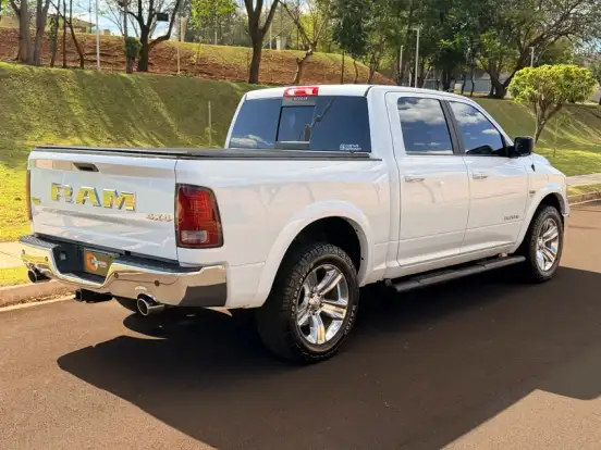 RAM-1500-5.7 V8 GASOLINA LIMITED CD 4X4 AUTOMÁTICO RAM-1500-2023