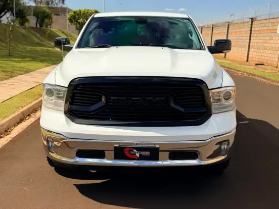 RAM-1500-5.7 V8 GASOLINA LIMITED CD 4X4 AUTOMÁTICO RAM-1500-2023