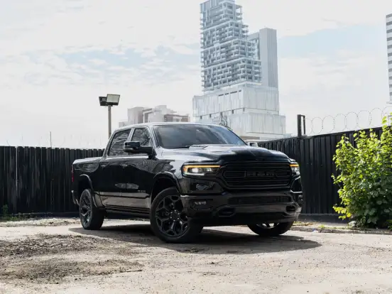 RAM-1500-5.7 V8 GASOLINA LIMITED NIGHT EDITION CD 4X4 AUTOMÁTICO RAM-1500-2023