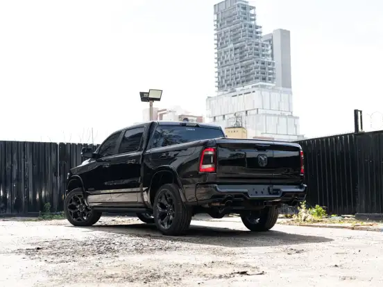 RAM-1500-5.7 V8 GASOLINA LIMITED NIGHT EDITION CD 4X4 AUTOMÁTICO RAM-1500-2023