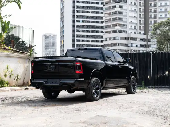 RAM-1500-5.7 V8 GASOLINA LIMITED NIGHT EDITION CD 4X4 AUTOMÁTICO RAM-1500-2023