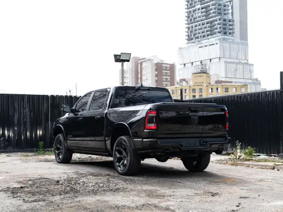 RAM-1500-5.7 V8 GASOLINA LIMITED NIGHT EDITION CD 4X4 AUTOMÁTICO RAM-1500-2023