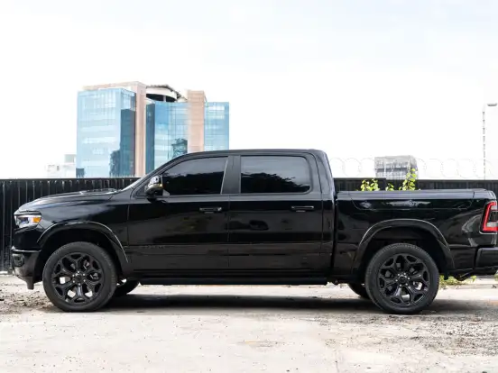 RAM-1500-5.7 V8 GASOLINA LIMITED NIGHT EDITION CD 4X4 AUTOMÁTICO RAM-1500-2023