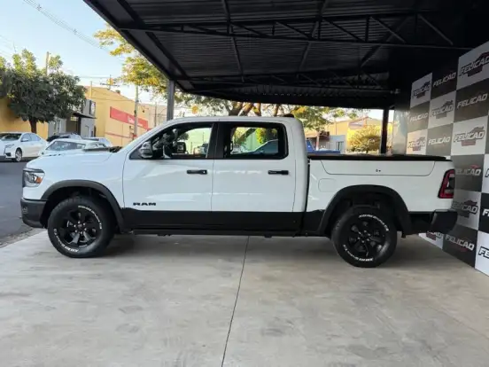 RAM-1500-5.7 V8 GASOLINA REBEL CD 4X4 AUTOMÁTICO RAM-1500-2023