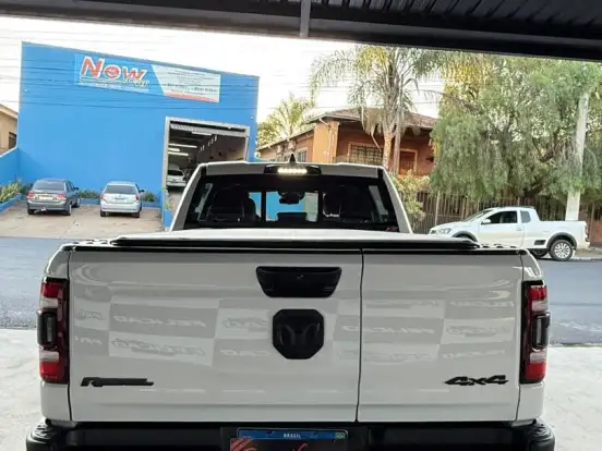 RAM-1500-5.7 V8 GASOLINA REBEL CD 4X4 AUTOMÁTICO RAM-1500-2023
