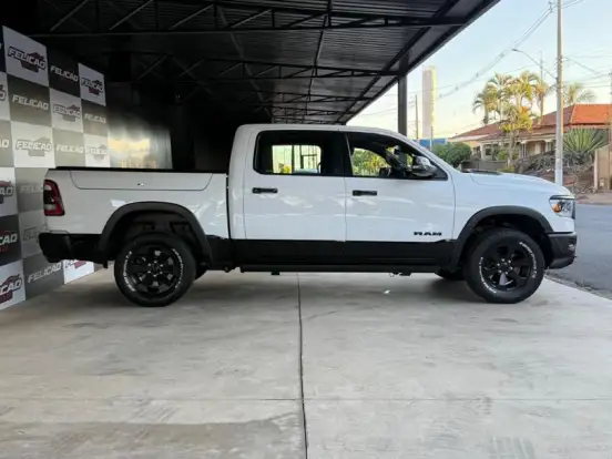 RAM-1500-5.7 V8 GASOLINA REBEL CD 4X4 AUTOMÁTICO RAM-1500-2023