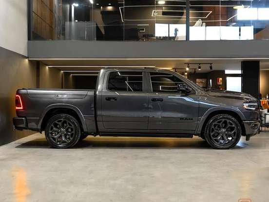 RAM-1500-5.7 V8 GASOLINA LIMITED NIGHT EDITION CD 4X4 AUTOMÁTICO RAM-1500-2023