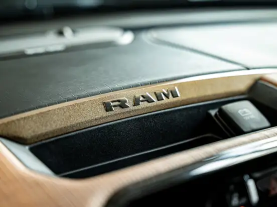 RAM-3500-6.7 I6 TURBO DIESEL LIMITED LONGHORN CD 4X4 AUTOMÁTICO RAM-3500-2024