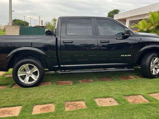 RAM-CLASSIC-5.7 V8 GASOLINA LARAMIE CD 4X4 AUTOMÁTICO RAM-CLASSIC-2023