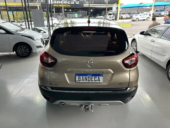 RENAULT-CAPTUR-2021