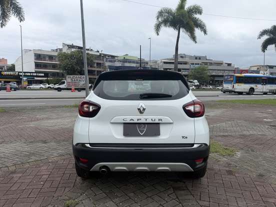RENAULT-CAPTUR-2021