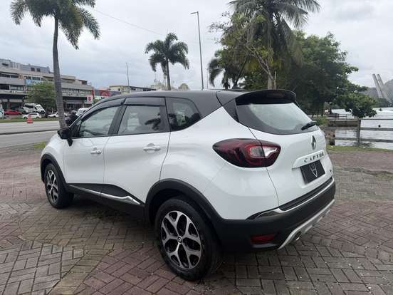 RENAULT-CAPTUR-2021