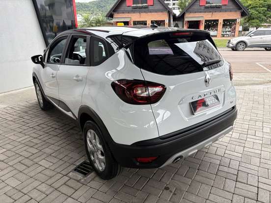 RENAULT-CAPTUR-2021