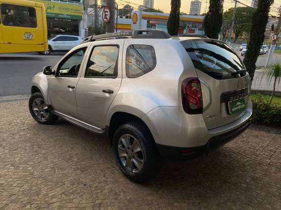 RENAULT-DUSTER-2019
