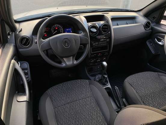 RENAULT-DUSTER-2019