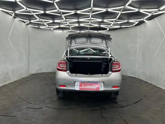 RENAULT-LOGAN-2024