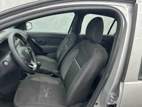 RENAULT-LOGAN-2024