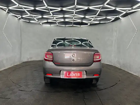 RENAULT-LOGAN-2023