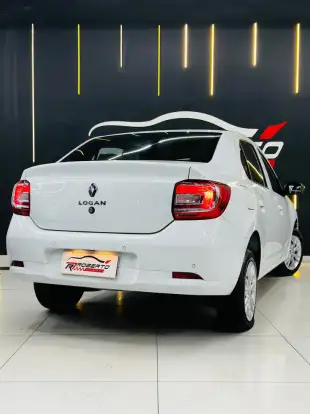 RENAULT-LOGAN-2024