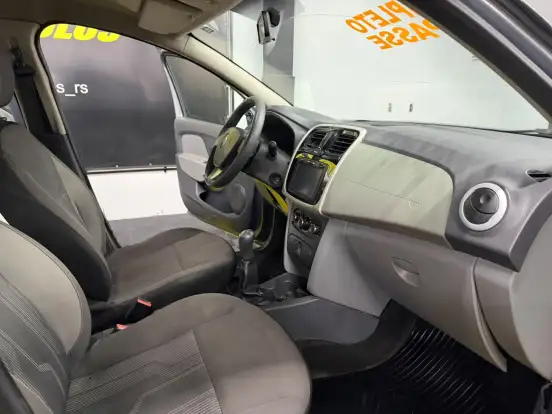 RENAULT-LOGAN-2014