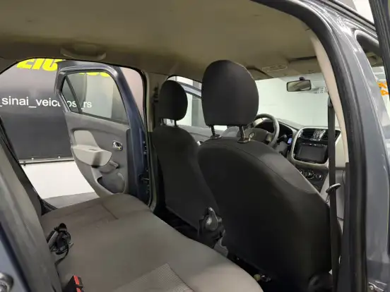 RENAULT-LOGAN-2014