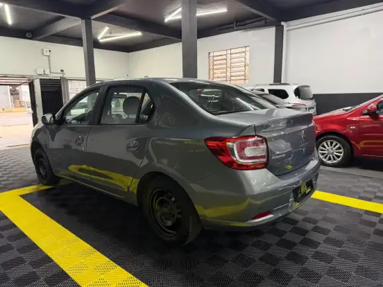 RENAULT-LOGAN-2014